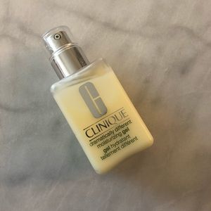 Clinique- Dramatically Different Moisturizing Gel